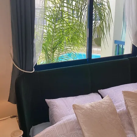 Pool Complex Retreat 아파트 *